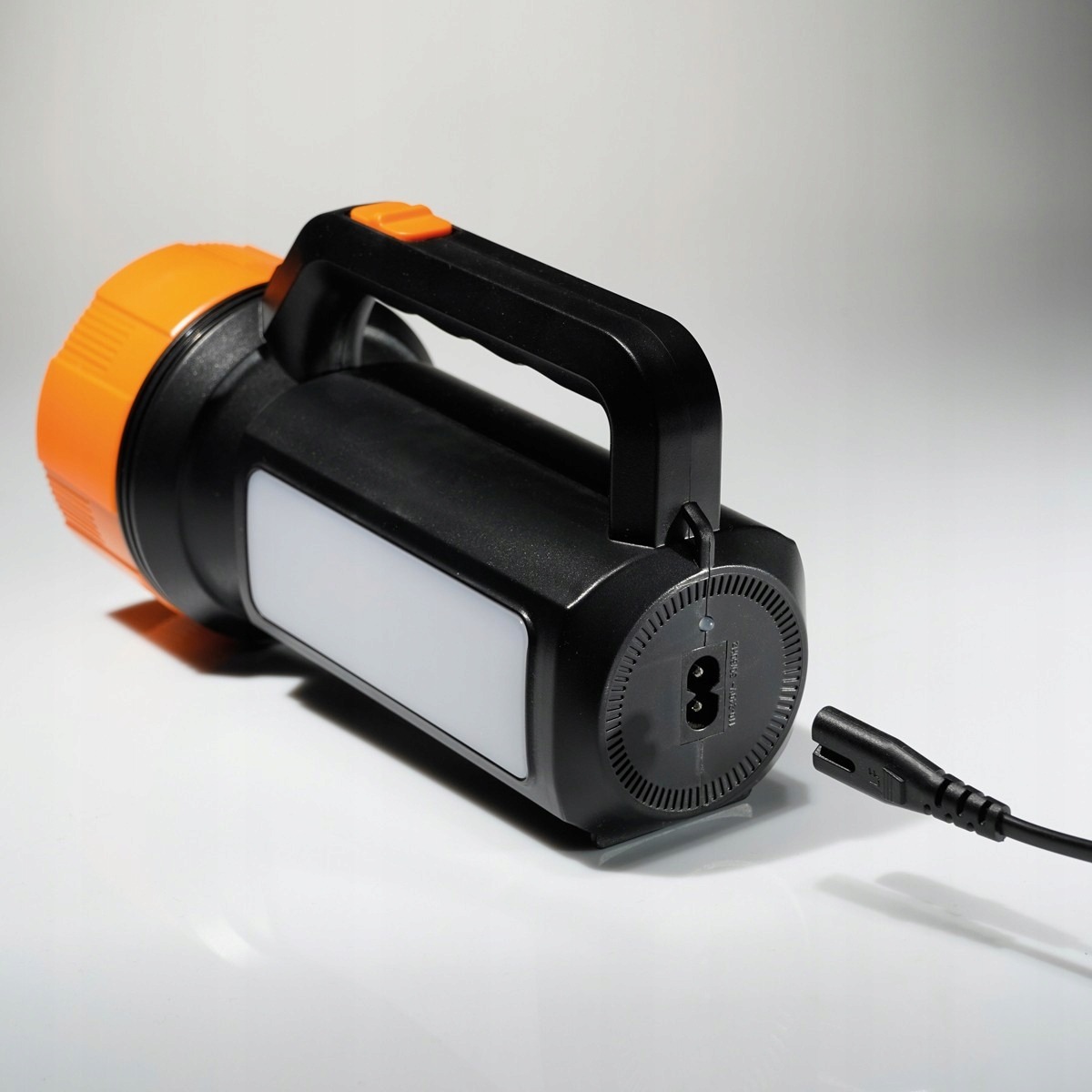 LATARKA AKUMULATOROWA ŁADOWALNA SZPERACZ REFLEKTOR