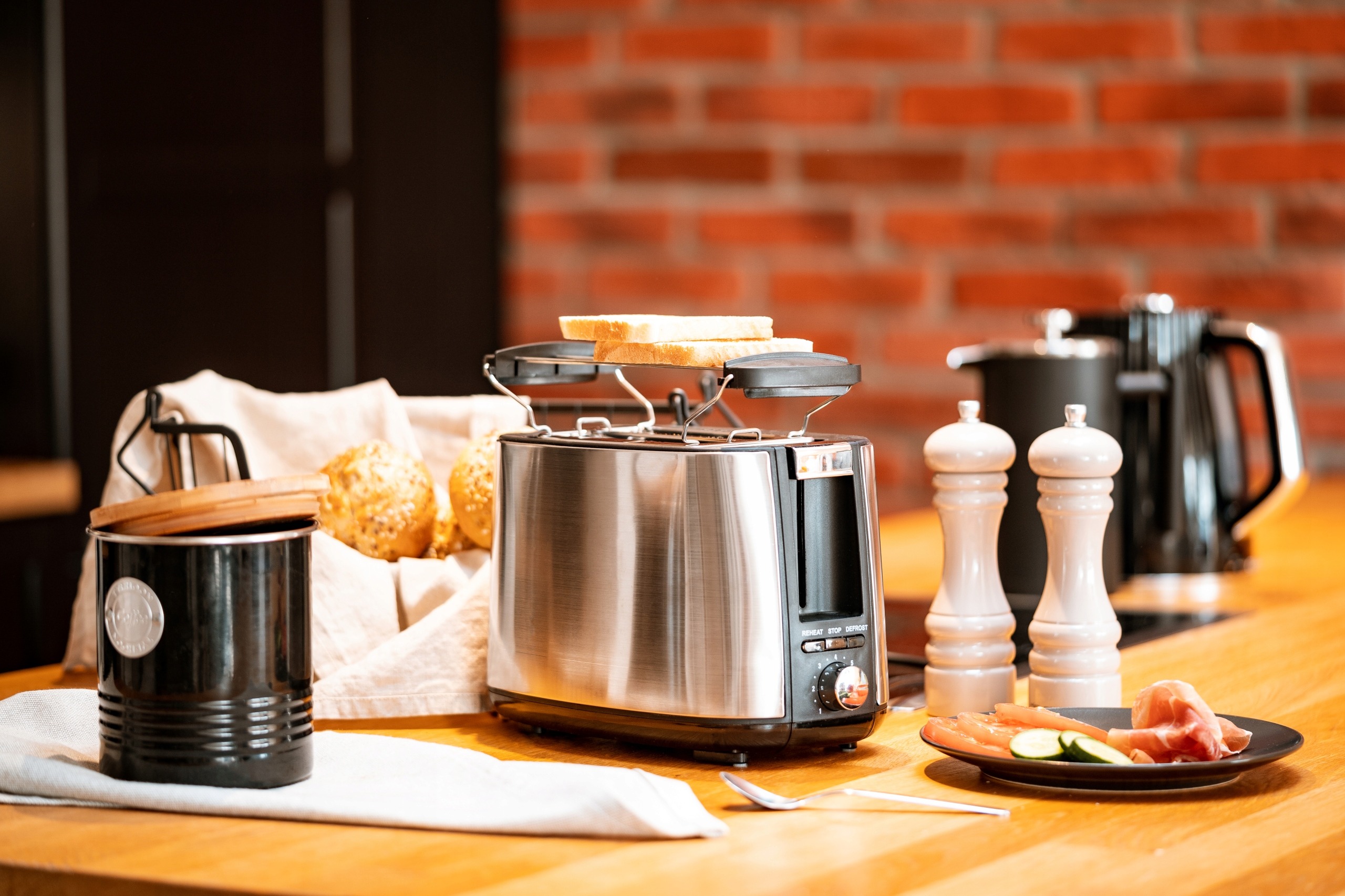 TOSTER OPIEKACZ REGULACJA OPIEKANIA 900W ADLER3214