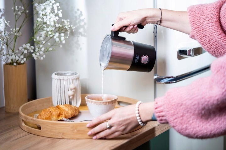 ELEKTRYCZNY SPIENIACZ DO MLEKA LATTE AD4495